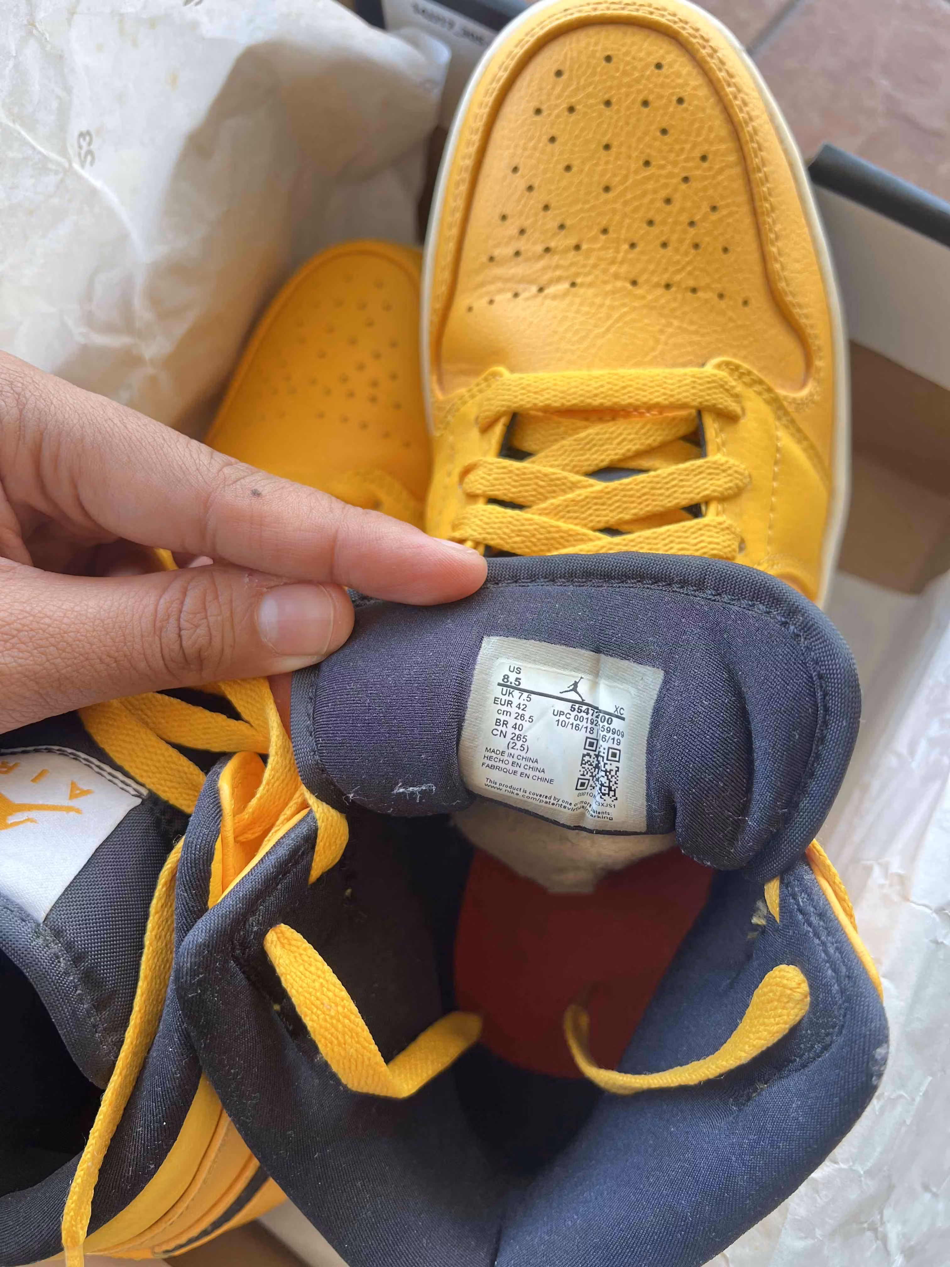 Air Jordan 1 Mid 'University Gold' Black 554724-700 Air Jordan 1 Mid 'University Gold' Black 554724-700